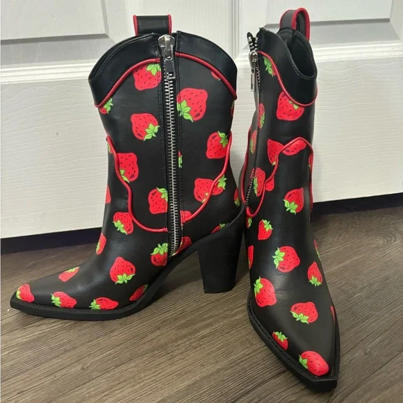 NWOB Dolls Kill x Strawberry Shortcake Black Meadow Greeting Cowboy Boots - Picture 4 of 7